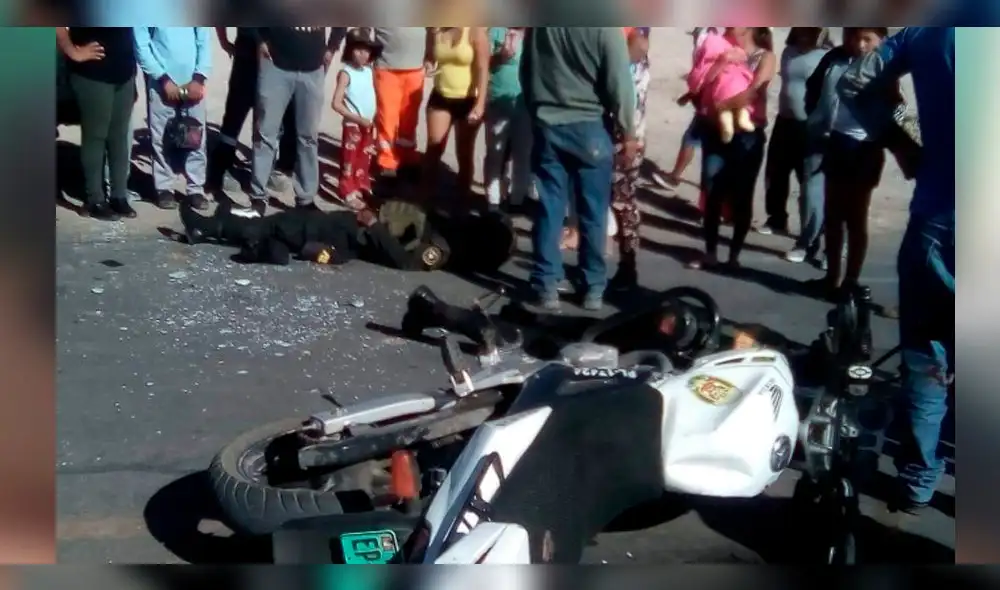 Dos policías motorizados resultan heridos tras chocar contra combi.