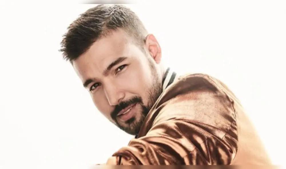 Ezio Oliva es considerado uno de los cantantes más influyentes en Perú por la revista Billboard Ezio Oliva es considerado uno de los cantantes más influyentes en Perú por la revista Billboard