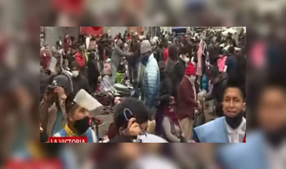 Aglomeraciones y comercio ambulatorio. Créditos: Captura Panamericana. Aglomeraciones y comercio ambulatorio. Créditos: Captura Panamericana.