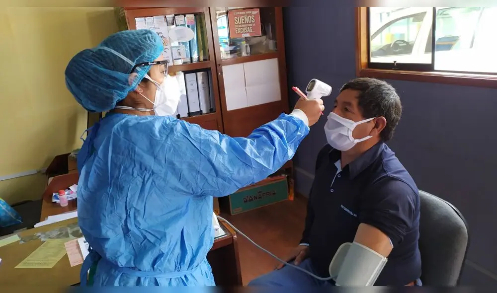 Someten a evaluación médica a 50 trabajadores Someten a evaluación médica a 50 trabajadores