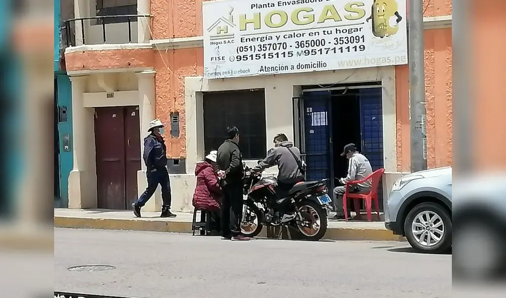 Se espera que mañana martes 21 de diciembre las distribuidoras estén más abastecidas. Foto: Kleber Sánchez/URPI