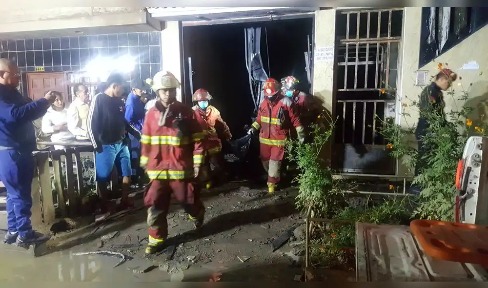 Madre gestante y sus 2 hijos más otras 4 personas mueren en incendio Madre gestante y sus 2 hijos más otras 4 personas mueren en incendio