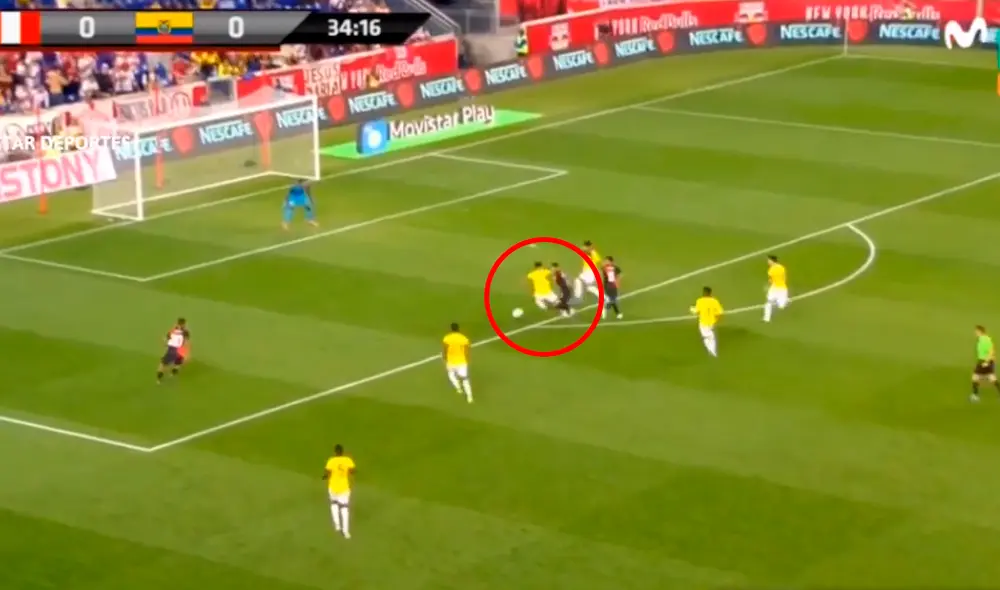 La selección peruana recibió dos presuntas faltas en el área ecuatoriana que el árbitro no señaló en partido correspondiente a la Fecha FIFA.