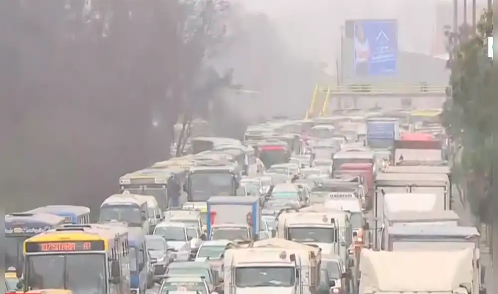 Un quinto vehículo involucrado en el accidente habría huido. (Foto: Captura video) Un quinto vehículo involucrado en el accidente habría huido. (Foto: Captura video)