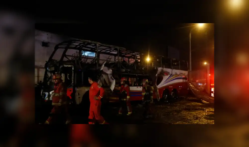 Momento exacto del incendio del bus interprovincial en Fiori [VIDEO] 