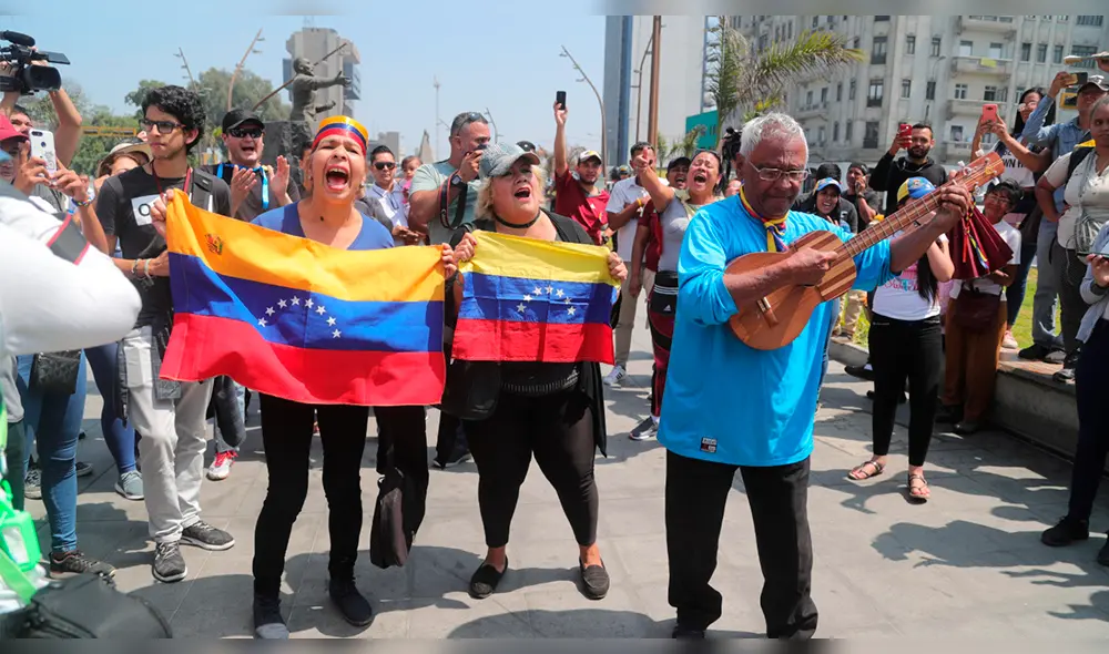 El 66% de peruanos respalda exigencia de pasaporte y visa El 66% de peruanos respalda exigencia de pasaporte y visa