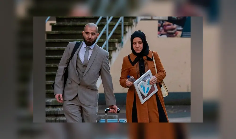 Los padres del bebé enfrentan un juicio por salvar a su hijo de ser desconectado de una máquina que lo mantiene aún con vida. (Captura: The Mirror)