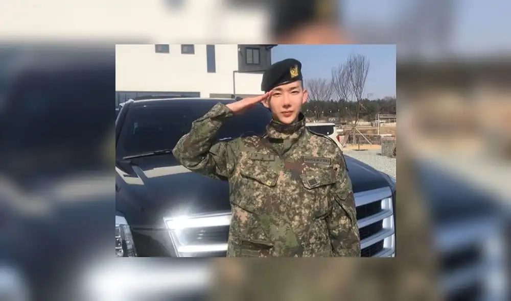 Jo Kwon de 2AM celebra su baja del ejército surcoreano. Jo Kwon de 2AM celebra su baja del ejército surcoreano.