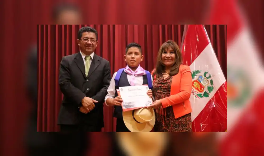 Premian a los mejores estudiantes con destreza en poesía loncca