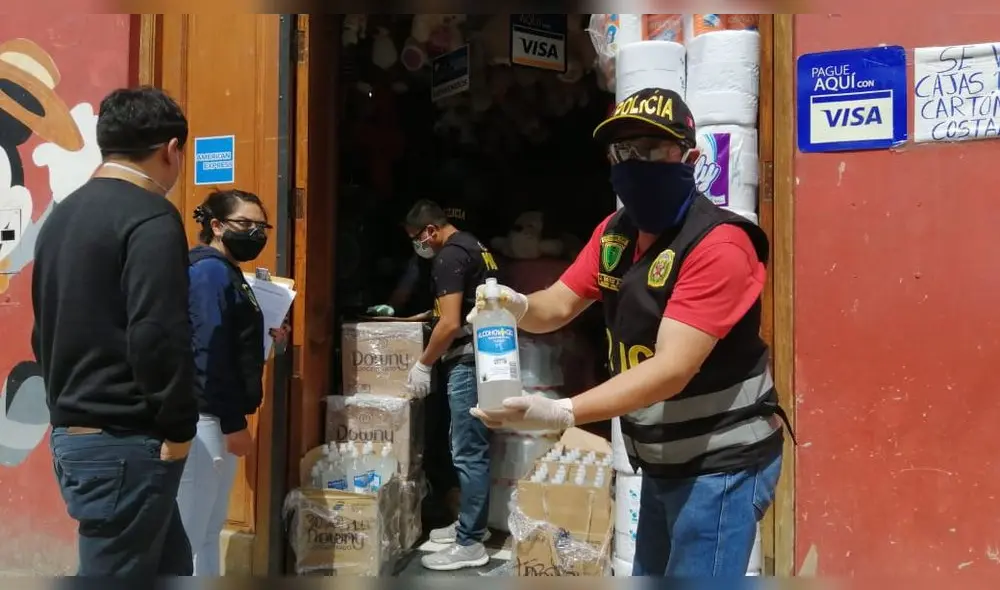 Aguardiente en botellas de alcohol Aguardiente en botellas de alcohol