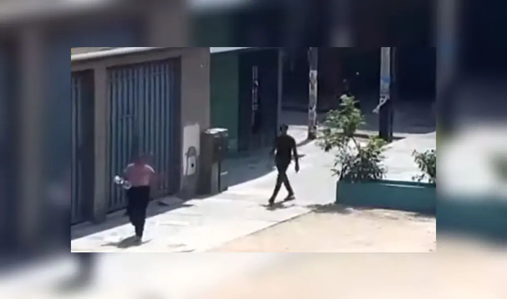 Sujeto estaba escondido tras unos arbustos, al ver que la menor pasaba con su celular, empezó a seguirla. (Foto: Captura de video / ATV Noticias) Sujeto estaba escondido tras unos arbustos, al ver que la menor pasaba con su celular, empezó a seguirla. (Foto: Captura de video / ATV Noticias)