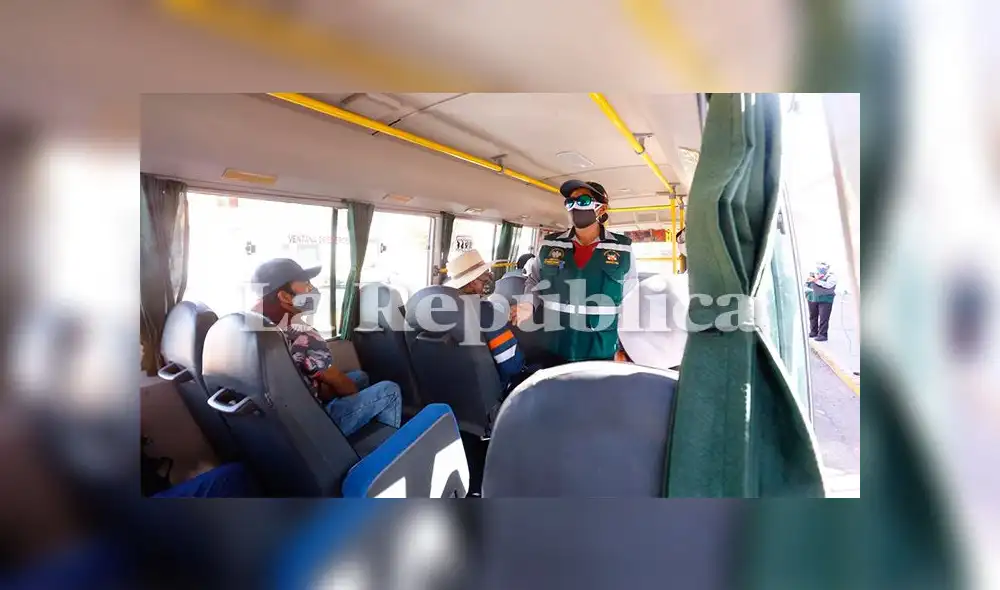 Inspectores revisan que unidades respeten el 50% de aforo.