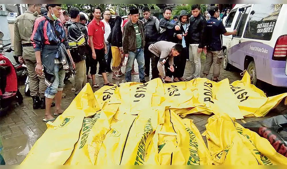 El tsunami fue provocado por el furioso hijo del Krakatoa