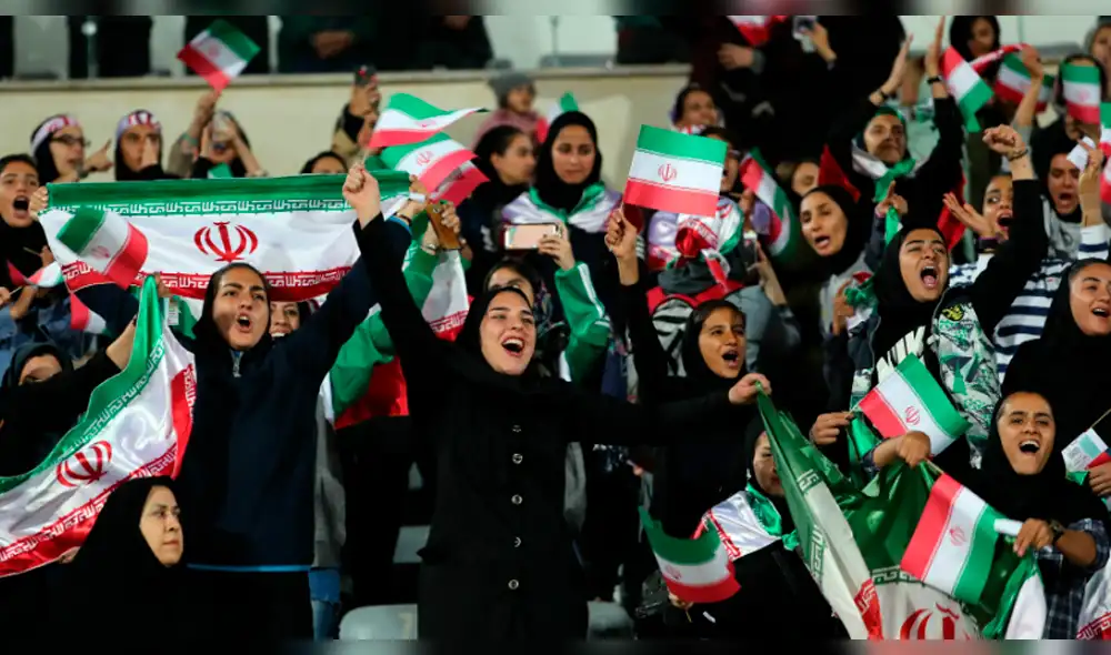 Mujeres pudieron ingresar a un estadio de fútbol en Irán luego de 37 años  
