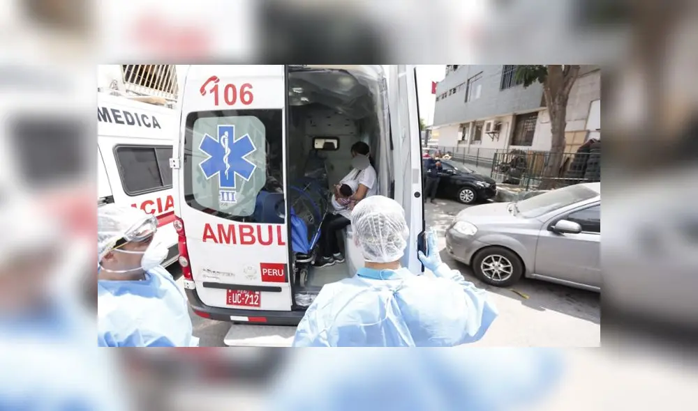 Menor fue trasladada luego ser atendida en el hospital de Vitarte por presentar problemas respiratorios. (Foto: Flavio Matos / La República) Menor fue trasladada luego ser atendida en el hospital de Vitarte por presentar problemas respiratorios. (Foto: Flavio Matos / La República)
