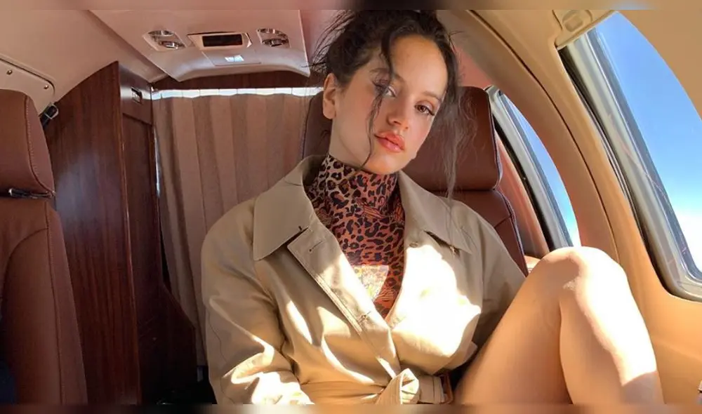 Lluvia de críticas hacia Rosalía por lucir abrigos con piel de animal