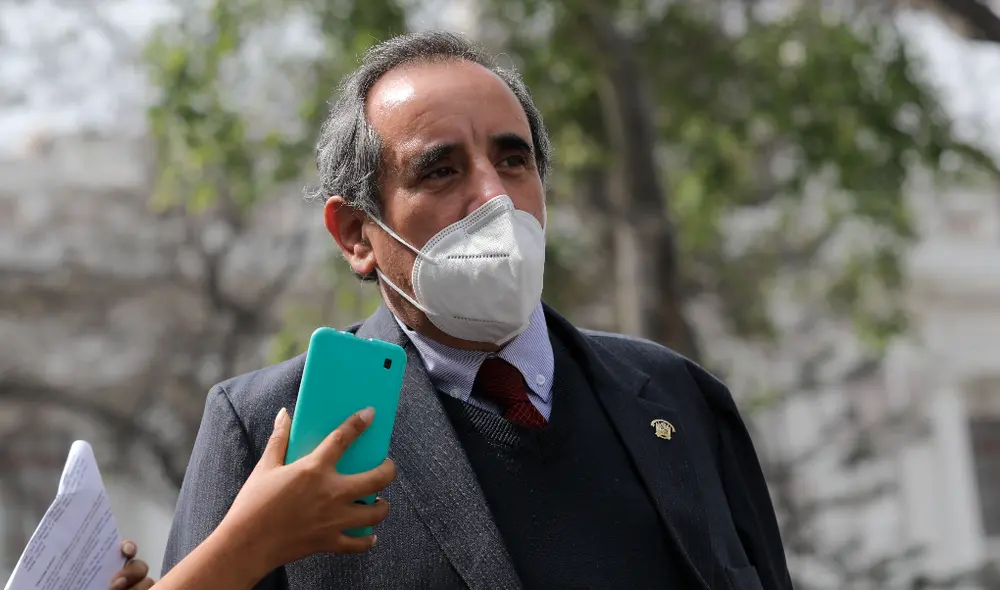 El congresista Ricardo Burga aseguró que la bancada de Acción Popular respalda a Manuel Merino. Foto: Jorge Cerdán/La República.