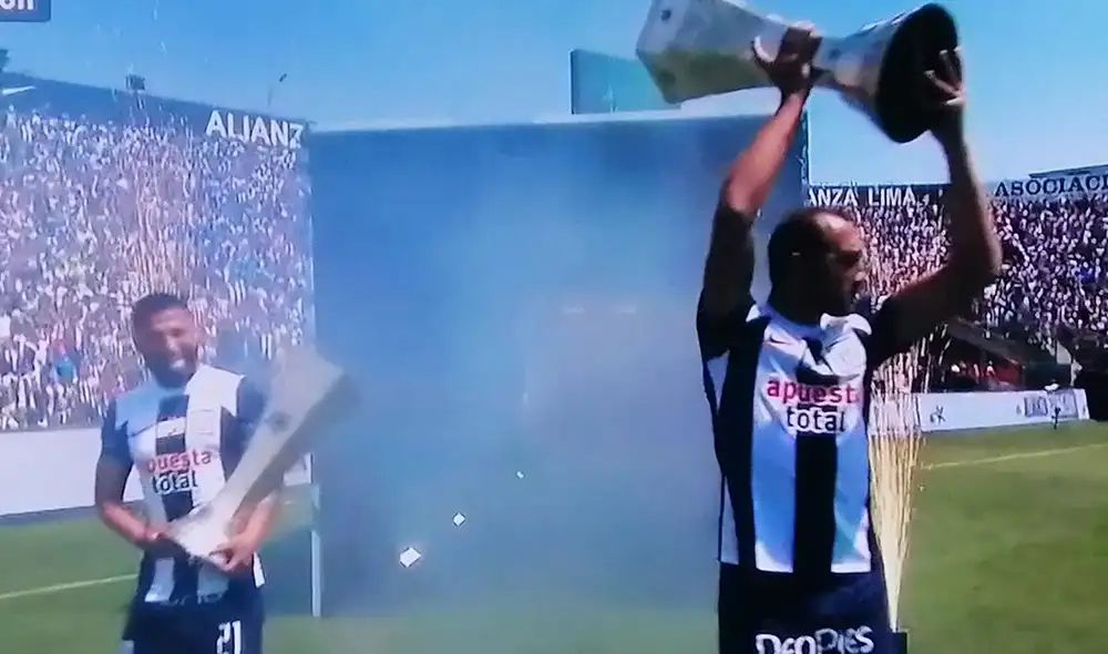 Los íntimos son bicampeones del fútbol nacional. Foto: captura Latina TV