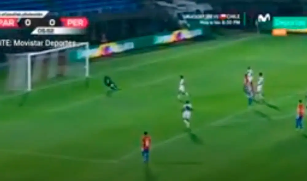 Paraguay tuvo la primera clara ocasión de gol ante Perú, pero el meta nacional evitó la caída de su portico. Foto: Captura de América TV. Paraguay tuvo la primera clara ocasión de gol ante Perú, pero el meta nacional evitó la caída de su portico. Foto: Captura de América TV.