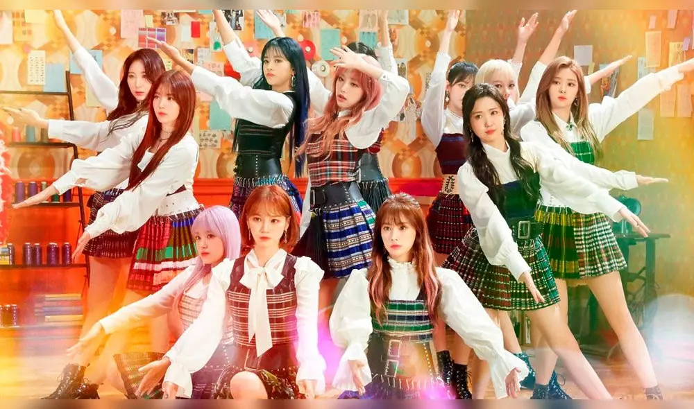 Las idols superaron a TWICE y BLACKPINK al lograr un total de 356,313 copias vendidas.