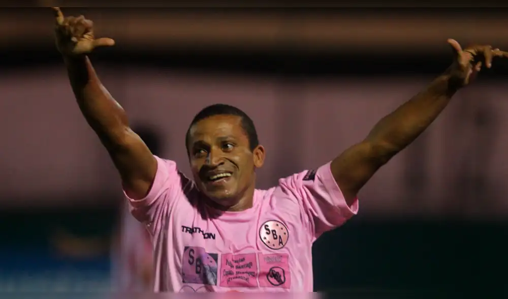 Desde Grecia despiden a Carlos ‘Kukín’ Flores con sentido mensaje [FOTO]