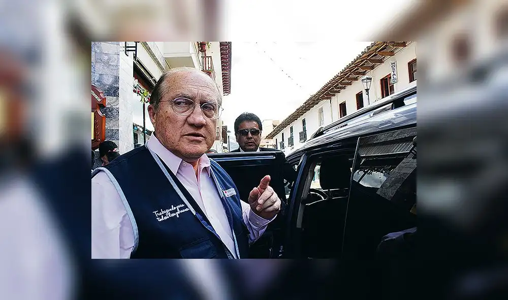 Ministro de Salud anuncia aumentos en enero para profesionales del sector