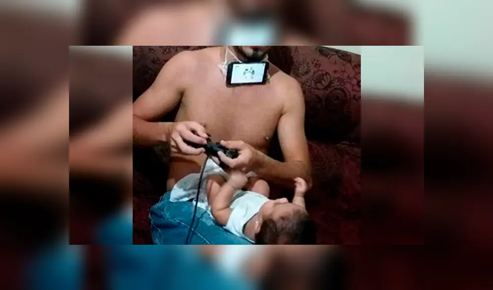 Un joven padre creó una ingeniosa manera de hacer que su hijo se mantenga distraído para divertirse con su videojuego favorito. Un joven padre creó una ingeniosa manera de hacer que su hijo se mantenga distraído para divertirse con su videojuego favorito.