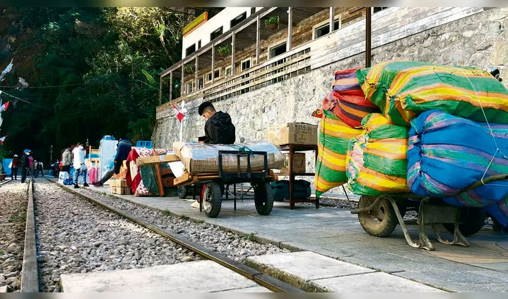 mudanza. No les quedó otra, ciientos de empresarios pequeños que llegaron para trabajar en Aguas Calientes se marchan ante el cierre de las actividades turísticas. No tenían otra opción. mudanza. No les quedó otra, ciientos de empresarios pequeños que llegaron para trabajar en Aguas Calientes se marchan ante el cierre de las actividades turísticas. No tenían otra opción.