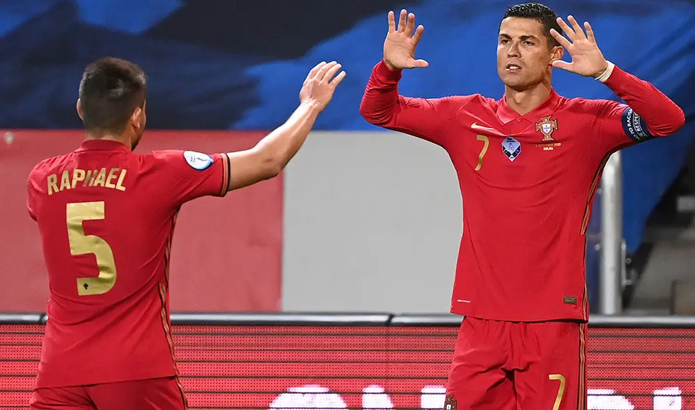 Con su doblete, Cristiano Ronaldo se convirtió en el primer europeo en marcar más de 100 goles con la selección de su país. Foto: AFP.