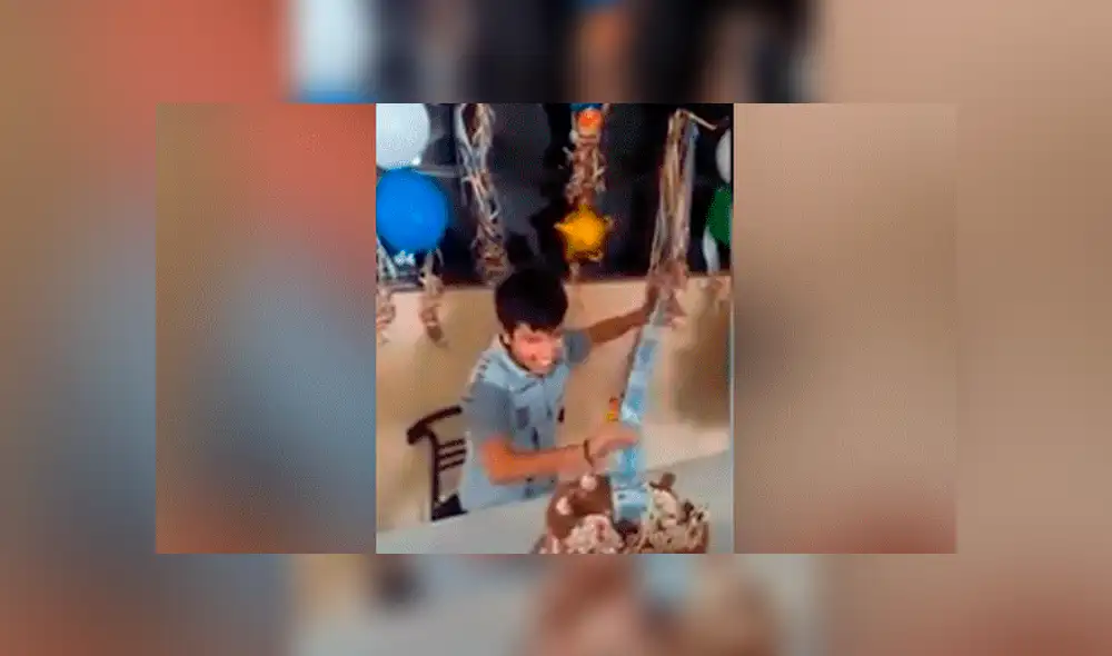 Facebook viral: Cumpleañero corta su torta y descubre el regalo escondido en su interior 