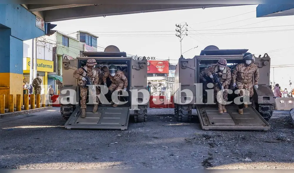 Su misión del día es resguardar la plataforma Andrés Avelino Cáceres. Su misión del día es resguardar la plataforma Andrés Avelino Cáceres.