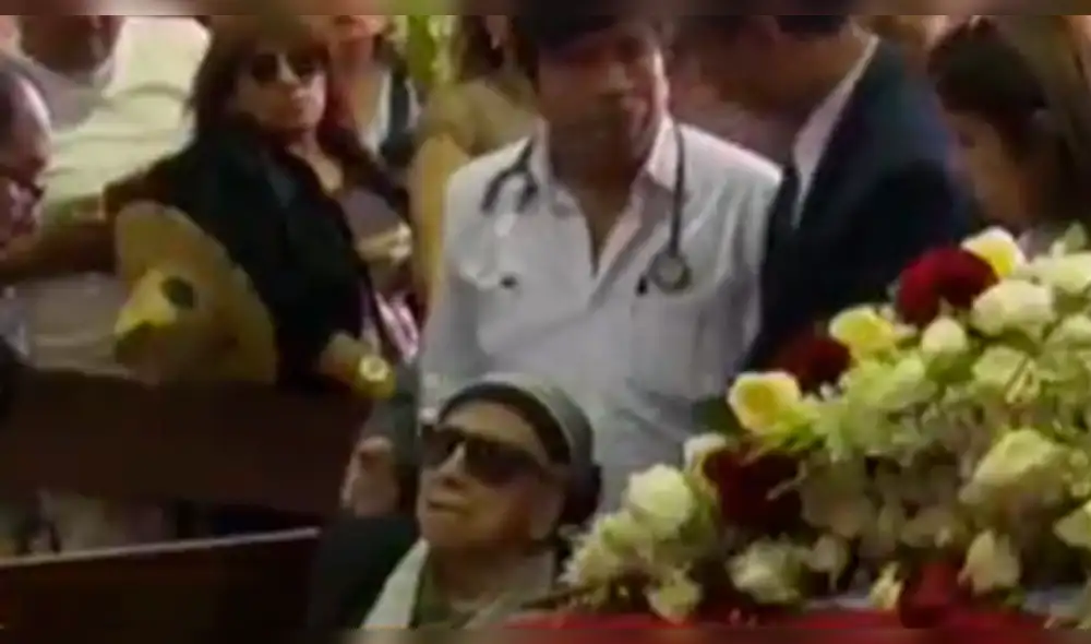 Madre de Alan García llegó hasta el velorio en la Casa del Pueblo [FOTOS]