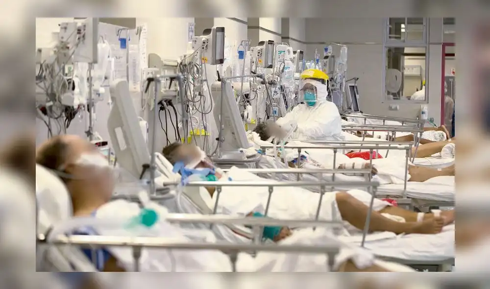 Clínicas tienen disponible solo 21 camas UCI. Créditos: John Reyes / La República.