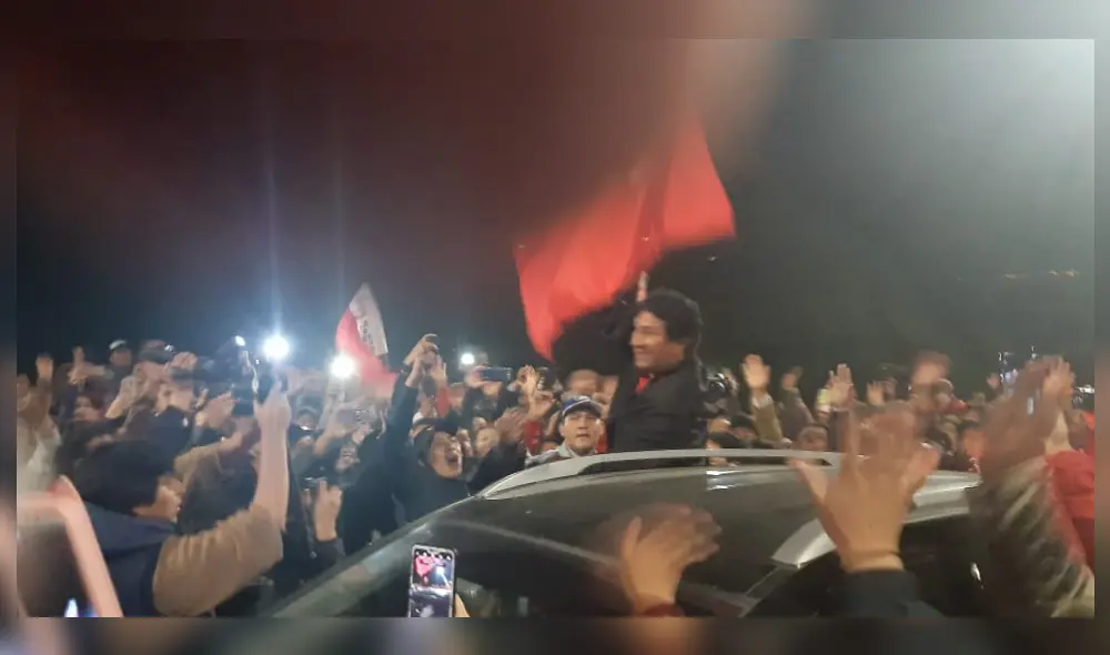 Vladimir Cerrón sale libre del penal de Huancayo tras decisión del Poder Judicial Vladimir Cerrón sale libre del penal de Huancayo tras decisión del Poder Judicial