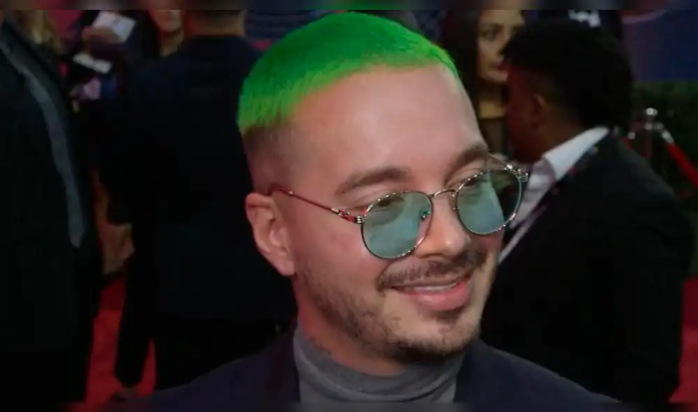 J Balvin recibe miles de críticas por comer carne bañada en polvo de oro 