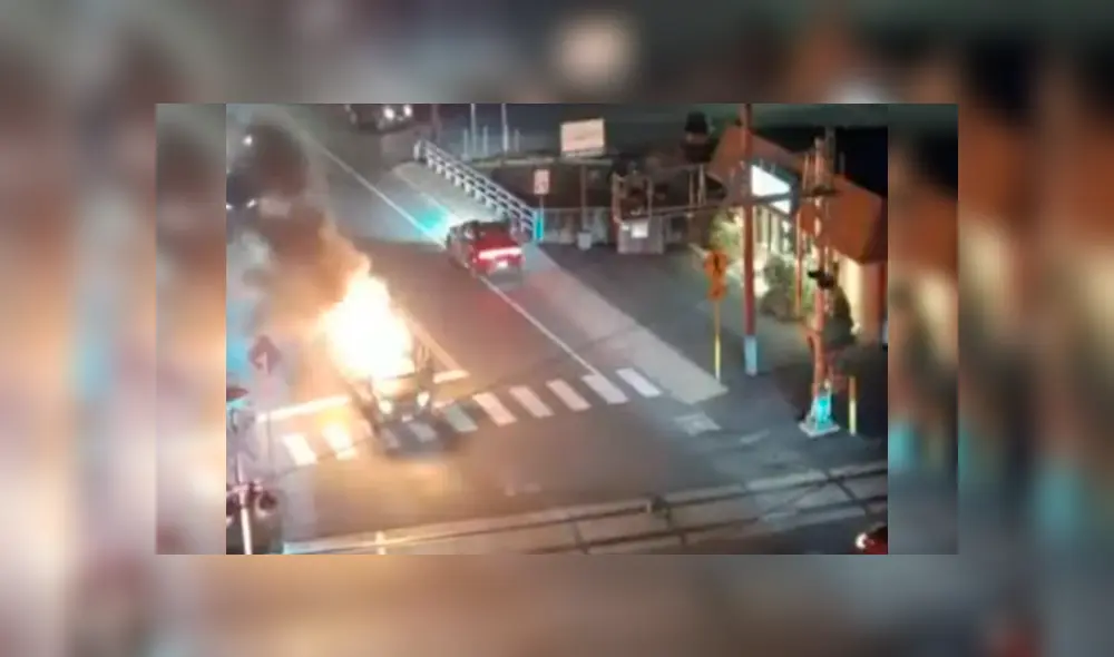 Video es viral en YouTube. El impactante episodio quedó registrado por las cámaras de seguridad de la calle, que grabaron la hazaña del hombre Video es viral en YouTube. El impactante episodio quedó registrado por las cámaras de seguridad de la calle, que grabaron la hazaña del hombre