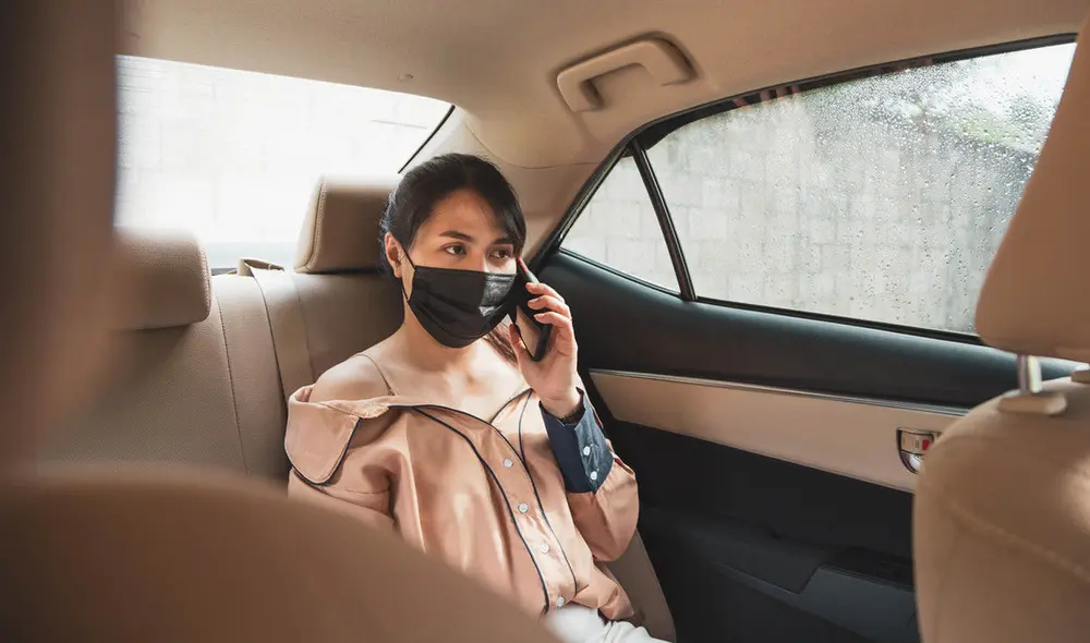 Los usuarios deberán tomarse una fotografía portando la mascarilla antes de iniciar su viaje en Uber. | Foto: narong27 Los usuarios deberán tomarse una fotografía portando la mascarilla antes de iniciar su viaje en Uber. | Foto: narong27
