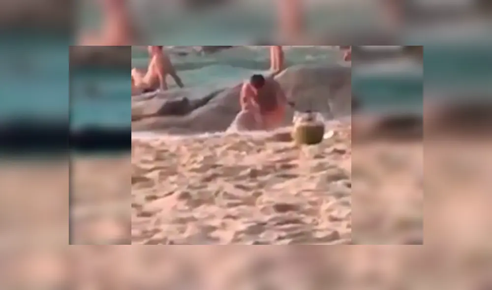 Facebook viral: mujer presume sexy pose frente a la playa, pero enorme ola la hunde [VIDEO] 