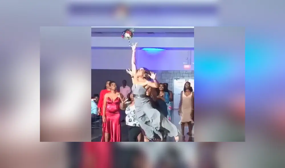 Lanza el bouquet y su amiga hace lo impensado para agarrarlo en el aire [VIDEO] 