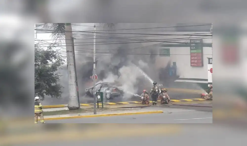 Breña: Bomberos controlaron incendio en grifo ubicado frente al Hospital del Niño [VIDEO]