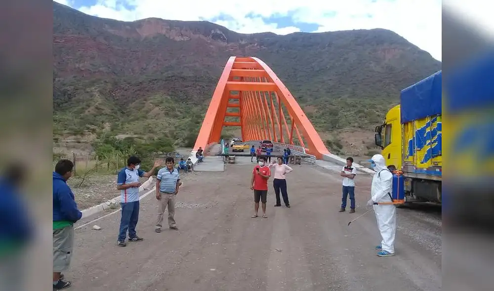 Coronavirus: Rondas de Pataz obligan a choferes a bañarse en río Marañón