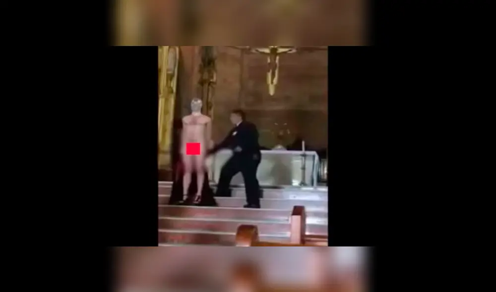 Hombre se desnuda dentro de una iglesia frente a decenas de fieles [VIDEO] 