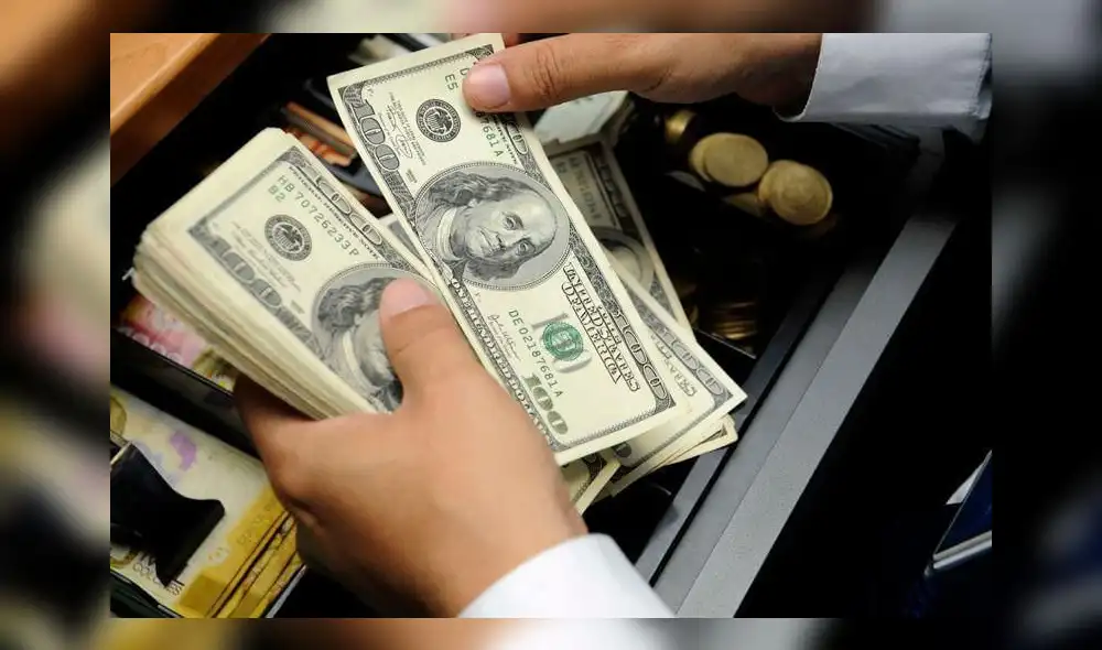 Menos personas se endeudaron en dólares en octubre Menos personas se endeudaron en dólares en octubre