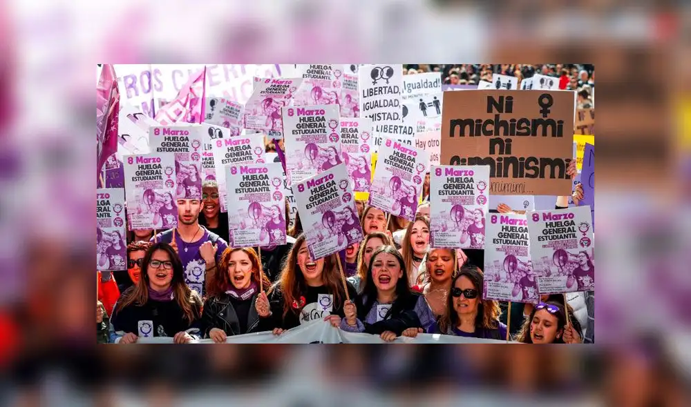 Huelga feminista 2019: mujeres marchan durante el Día de la Mujer en España