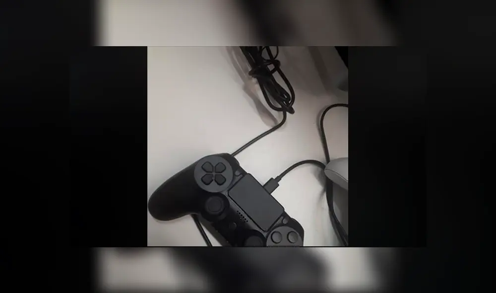 El mando es muy parecido al de PS4, con algunas diferencias.