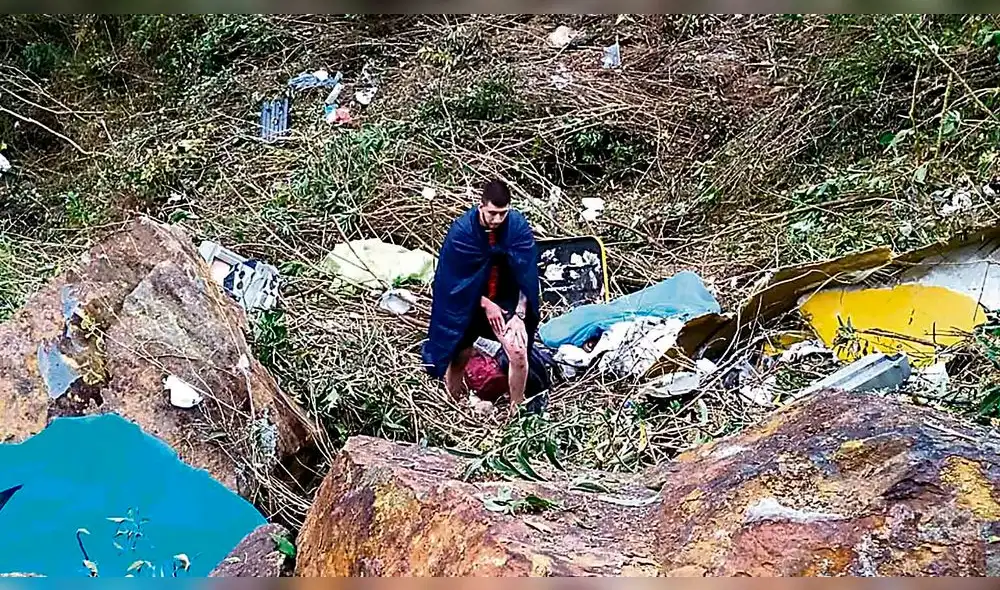 Escena. Joven venezolano buscando a su prometida con la esperanza de hallarla viva. Escena. Joven venezolano buscando a su prometida con la esperanza de hallarla viva.
