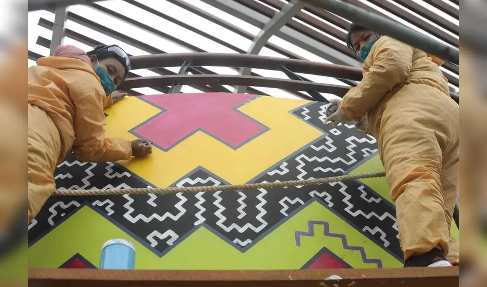 Artista de la comunidad shipiba de Cantagallo pintan mural. Foto: Jorge Cerdán/ La República.