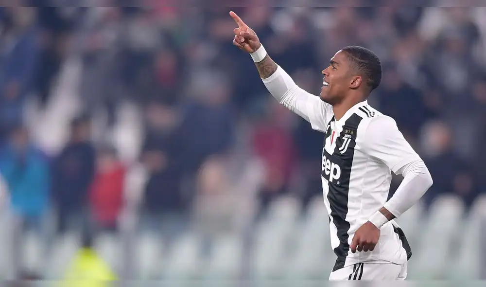 Juventus vs Chievo: potente remate de Douglas Costa para marcar el 1-0 [VIDEO]
