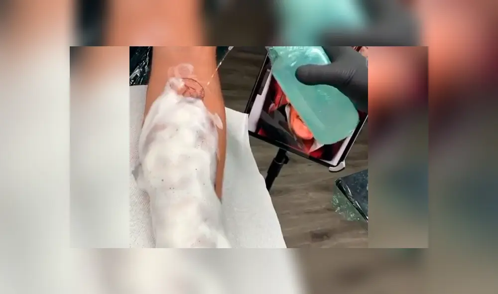 Desliza hacia la izquierda para ver el tatuaje 'ultra realista' que se hizo un fanático de Marvel con el rostro de Stan Lee. El video es viral en Facebook.