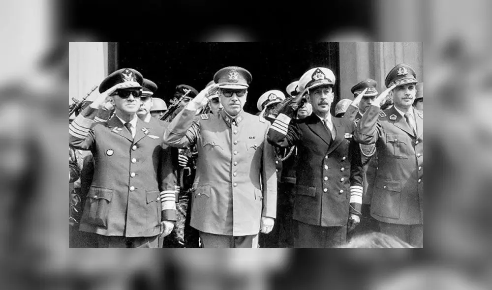 La actual Constitución chilena fue promulgada durante la dictadura de Augusto Pinochet. Foto: AP. La actual Constitución chilena fue promulgada durante la dictadura de Augusto Pinochet. Foto: AP.